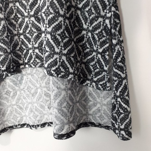 BETHANY MOTA Geometric Tunic Sweater - Picture 4 of 5